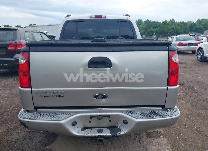Photo 16 of 2004 Ford Explorer SPORT TRAC ADRENALIN/XLS/XLT (VIN 1FMDU77K74UA77223)