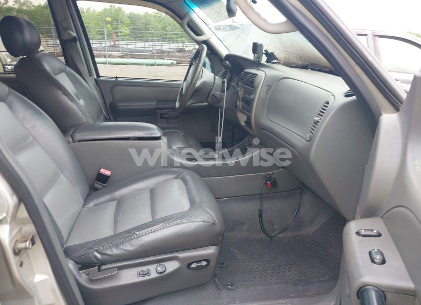 Photo 5 of 2004 Ford Explorer SPORT TRAC ADRENALIN/XLS/XLT (VIN 1FMDU77K74UA77223)