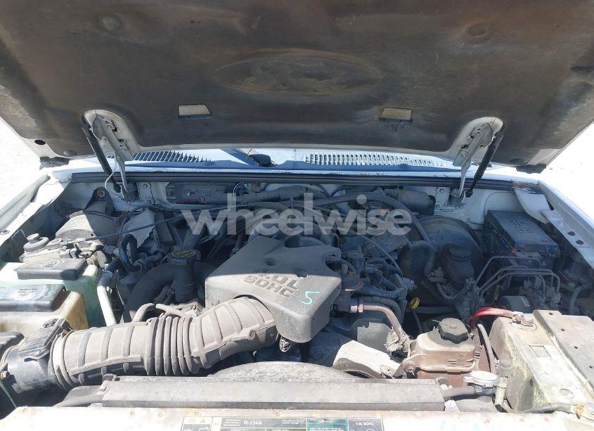 Photo 10 of 2004 Ford Explorer SPORT TRAC ADRENALIN/XLS/XLT (VIN 1FMDU77K94UC07938)