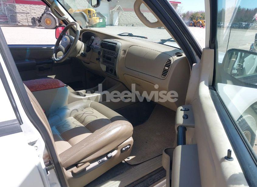 Photo 5 of 2004 Ford Explorer SPORT TRAC ADRENALIN/XLS/XLT (VIN 1FMDU77K94UC07938)