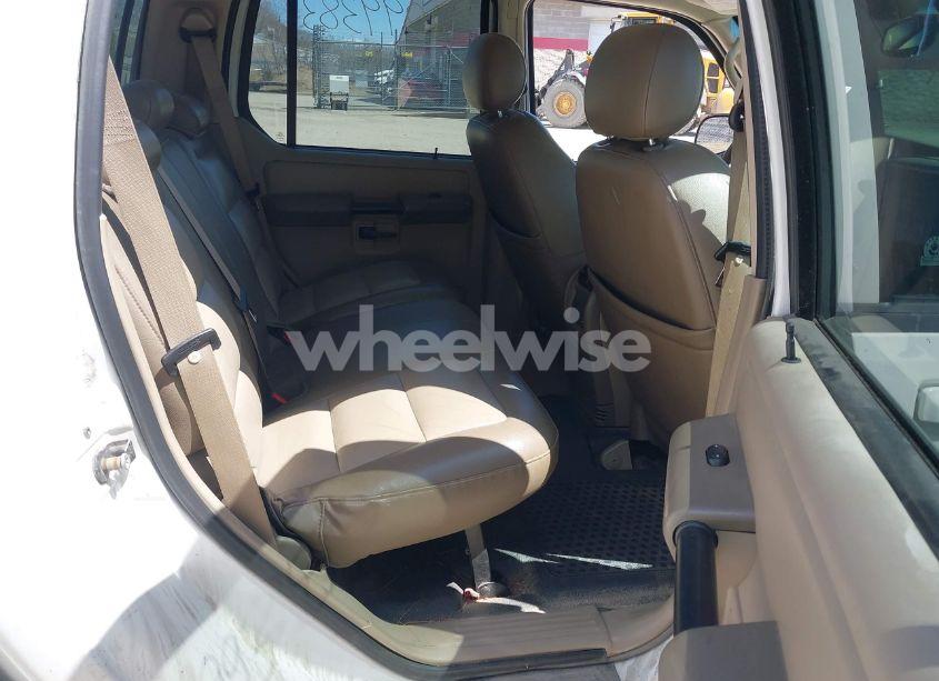 Photo 8 of 2004 Ford Explorer SPORT TRAC ADRENALIN/XLS/XLT (VIN 1FMDU77K94UC07938)