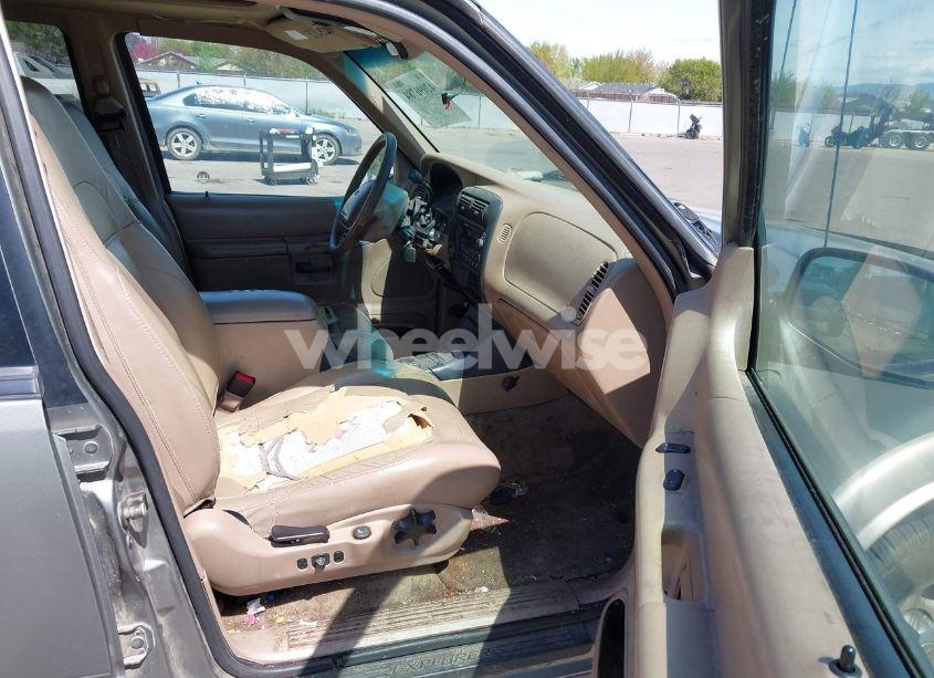 Photo 5 of 2001 Ford Explorer EDDIE BAUER (VIN 1FMDU84PX1ZA53129)