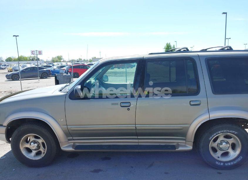 Photo 6 of 2001 Ford Explorer EDDIE BAUER (VIN 1FMDU84PX1ZA53129)