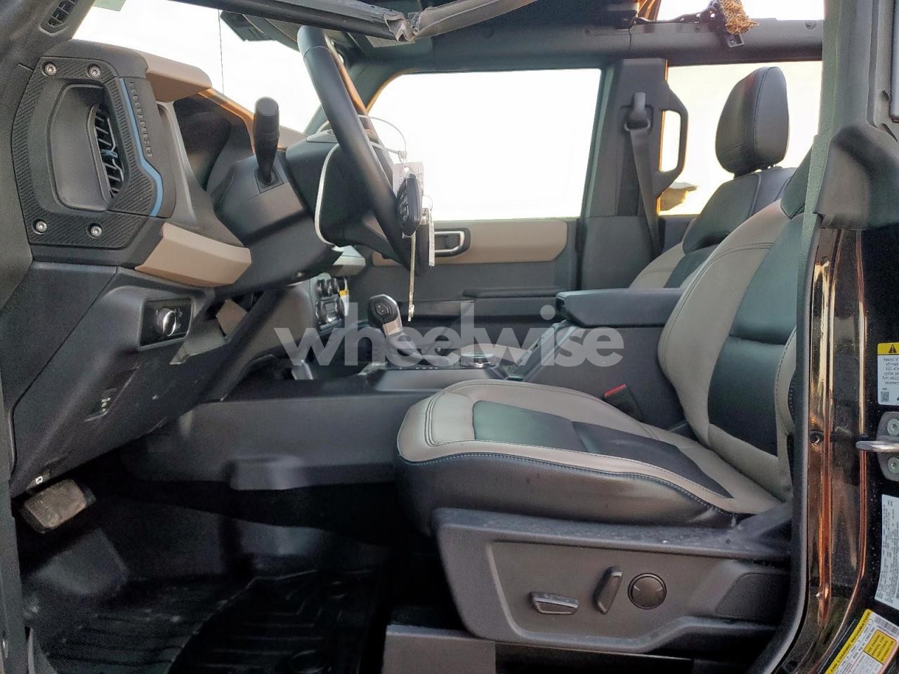 Photo 7 of 2024 FORD BRONCO WILDTRAK N/A (VIN 1FMEE2BP5RLA85177)