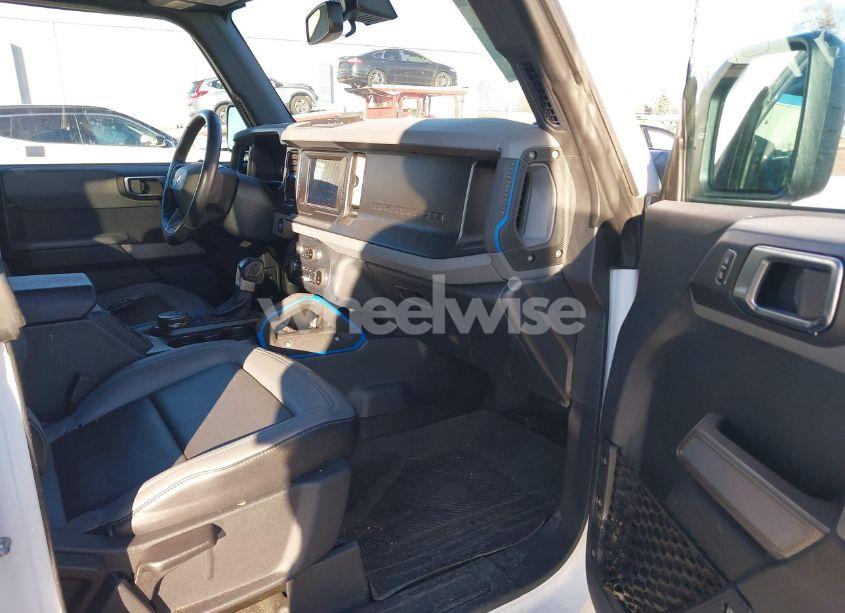 Photo 5 of 2022 Ford Bronco BLACK DIAMOND (VIN 1FMEE5BP9NLB07578)