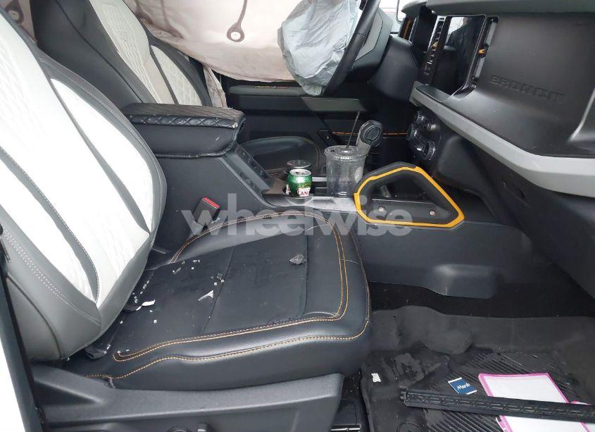 Photo 5 of 2022 Ford Bronco BADLANDS (VIN 1FMEE5DH3NLB86834)