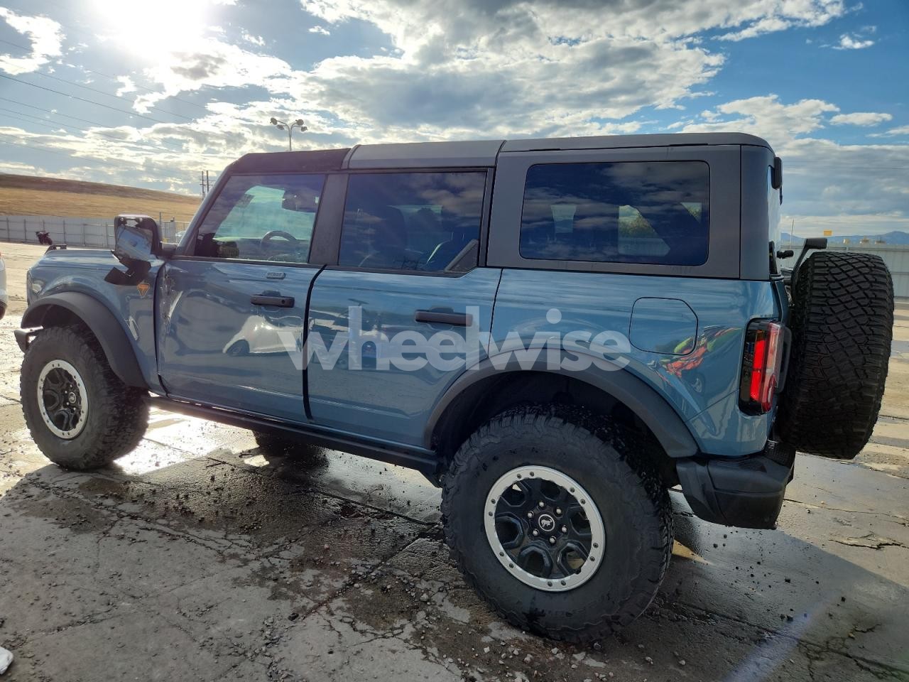 Photo 2 of 2022 FORD BRONCO BASE N/A (VIN 1FMEE5DP4NLB36869)