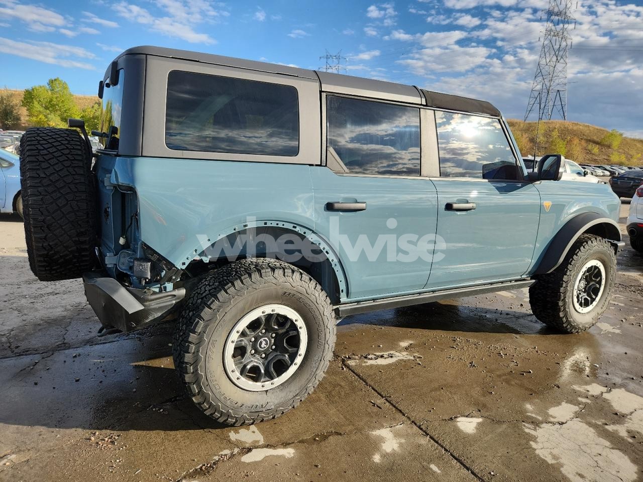 Photo 3 of 2022 FORD BRONCO BASE N/A (VIN 1FMEE5DP4NLB36869)