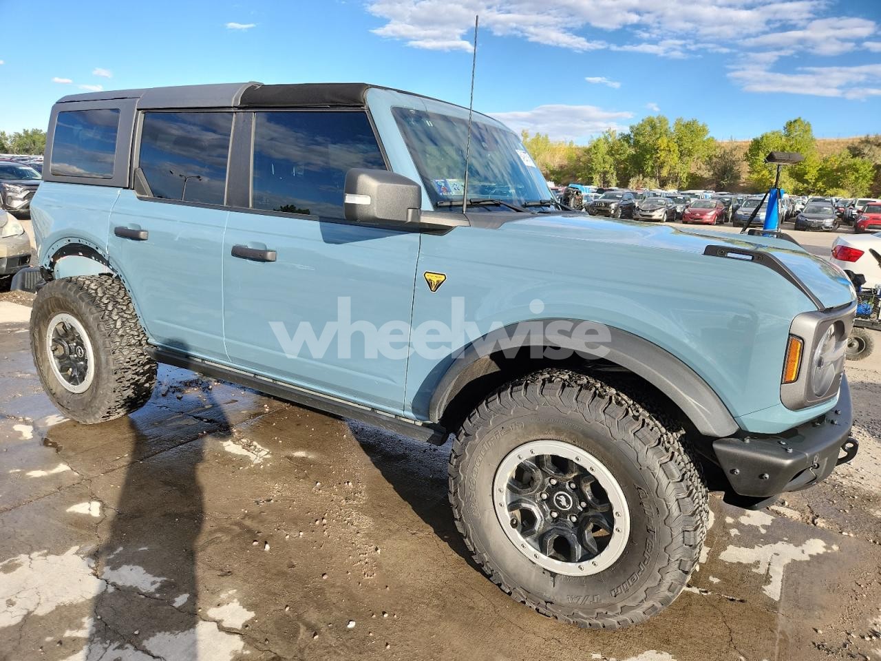 Photo 4 of 2022 FORD BRONCO BASE N/A (VIN 1FMEE5DP4NLB36869)