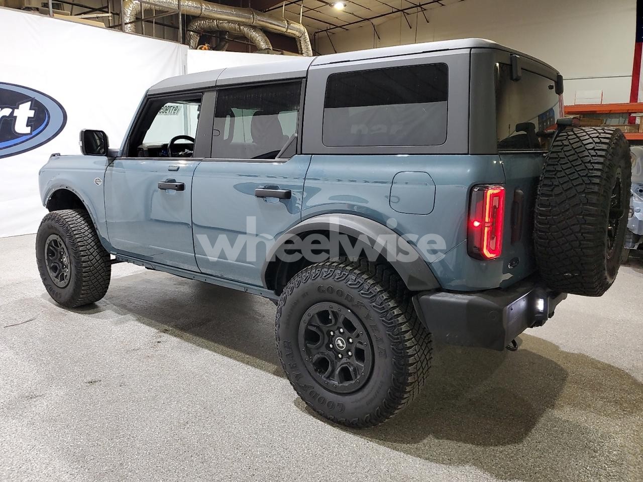 Photo 2 of 2022 FORD BRONCO BASE (VIN 1FMEE5DP4NLB69662)