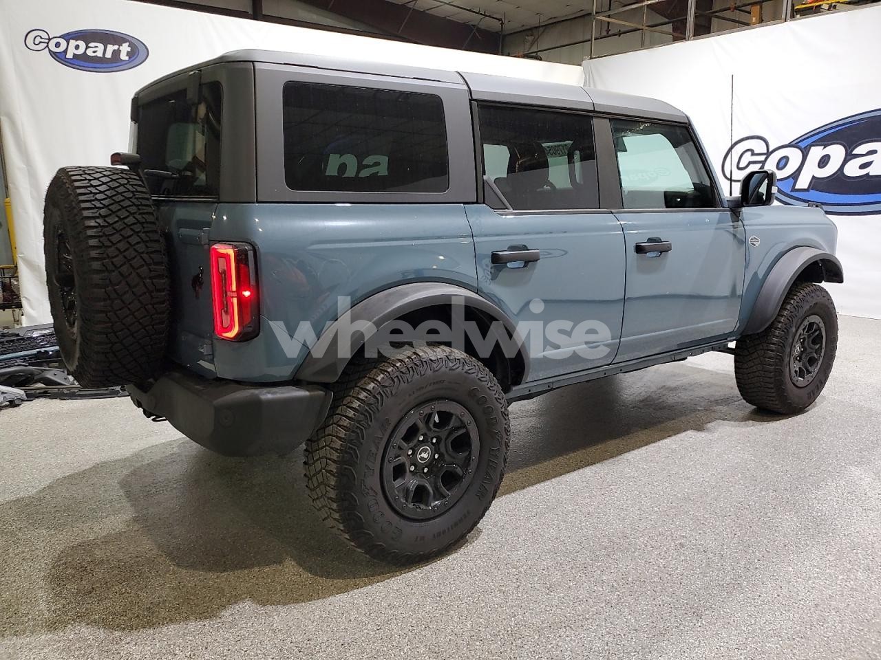 Photo 3 of 2022 FORD BRONCO BASE (VIN 1FMEE5DP4NLB69662)