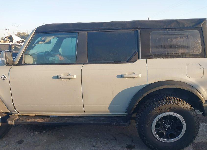 Photo 15 of 2022 Ford Bronco OUTER BANKS (VIN 1FMEE5DP6NLA73368)