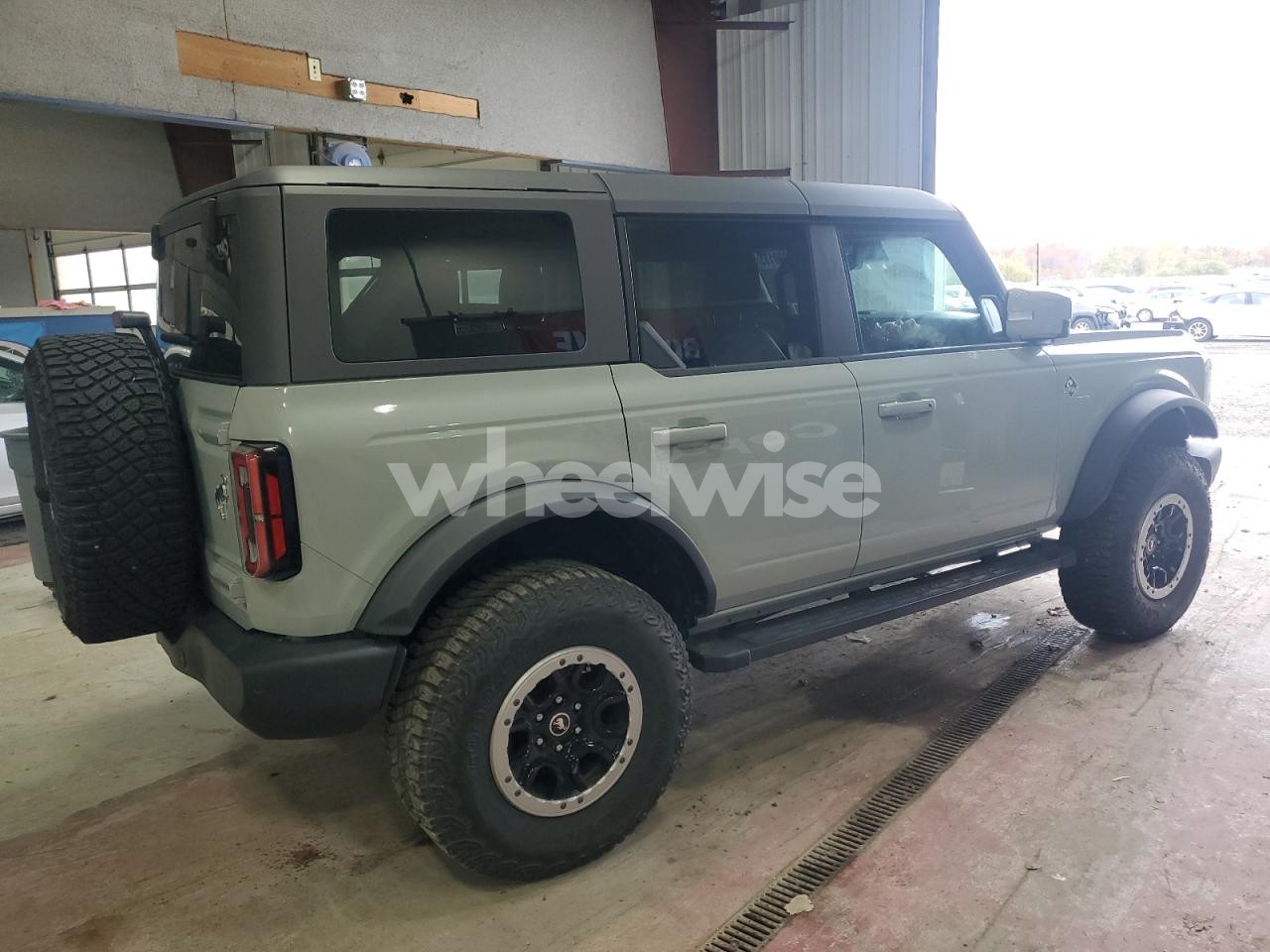 Photo 3 of 2023 FORD BRONCO BASE N/A (VIN 1FMEE5DP7PLB53006)