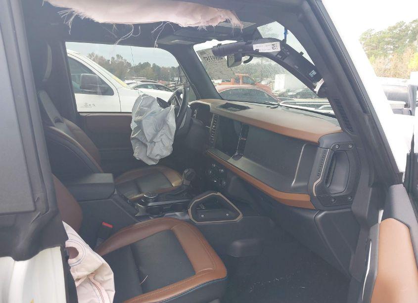 Photo 5 of 2024 Ford Bronco OUTER BANKS (VIN 1FMEE8BP2RLA20287)