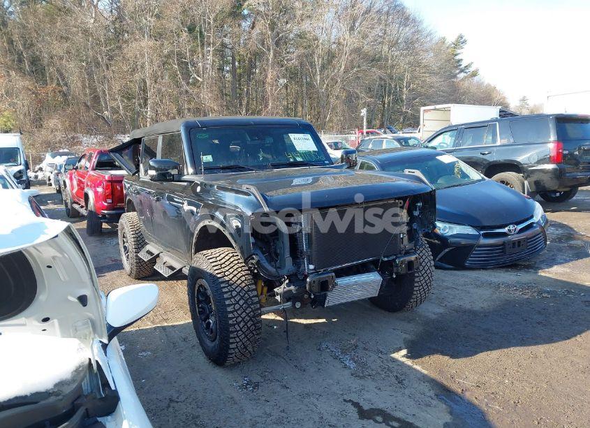 2024 Ford Bronco OUTER BANKS (VIN 1FMEE8BP8RLA14400) main photo