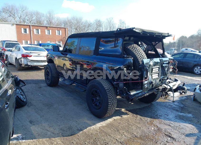 Photo 3 of 2024 Ford Bronco OUTER BANKS (VIN 1FMEE8BP8RLA14400)
