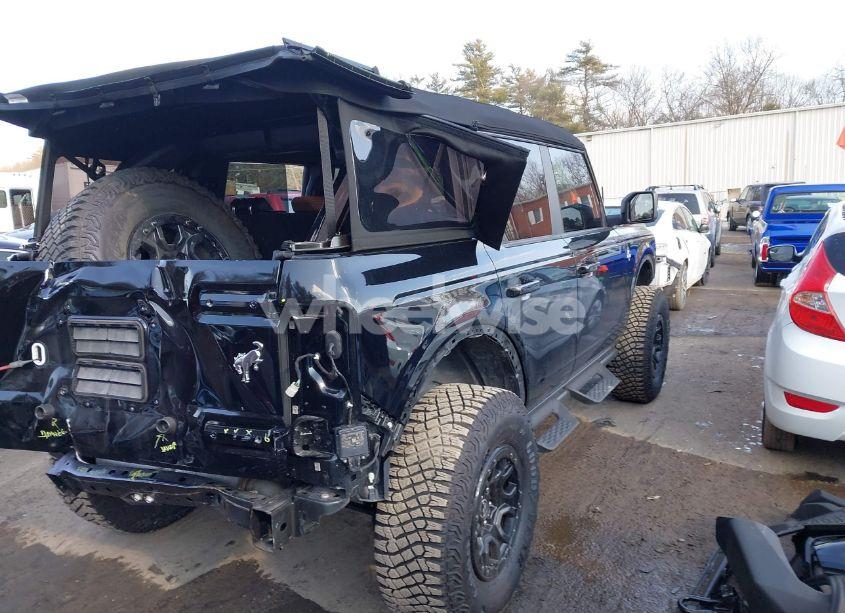 Photo 4 of 2024 Ford Bronco OUTER BANKS (VIN 1FMEE8BP8RLA14400)