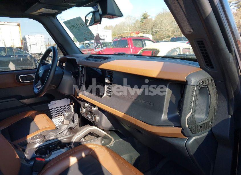Photo 5 of 2024 Ford Bronco OUTER BANKS (VIN 1FMEE8BP8RLA14400)