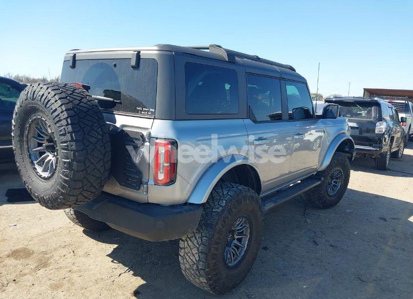 Photo 4 of 2024 Ford Bronco OUTER BANKS (VIN 1FMEE8BP9RLA09450)