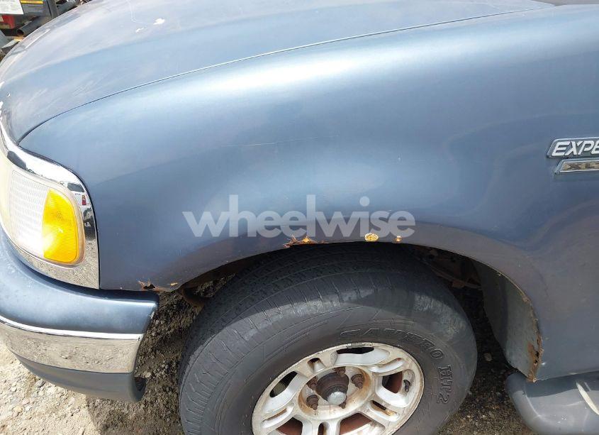 Photo 6 of 2002 Ford Expedition XLT (VIN 1FMEU15L42LA11664)