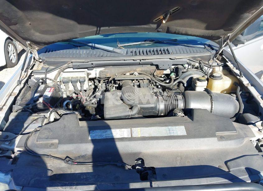 Photo 10 of 2003 Ford Expedition XLT (VIN 1FMEU15W13LA45900)