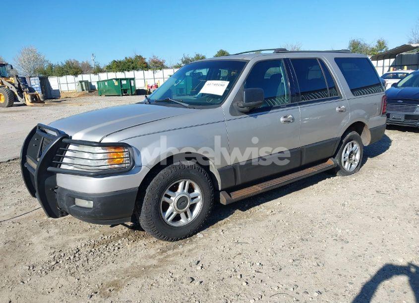 Photo 2 of 2003 Ford Expedition XLT (VIN 1FMEU15W13LA45900)