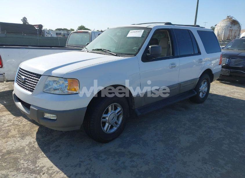 Photo 2 of 2003 Ford Expedition XLT (VIN 1FMEU15W23LC58340)