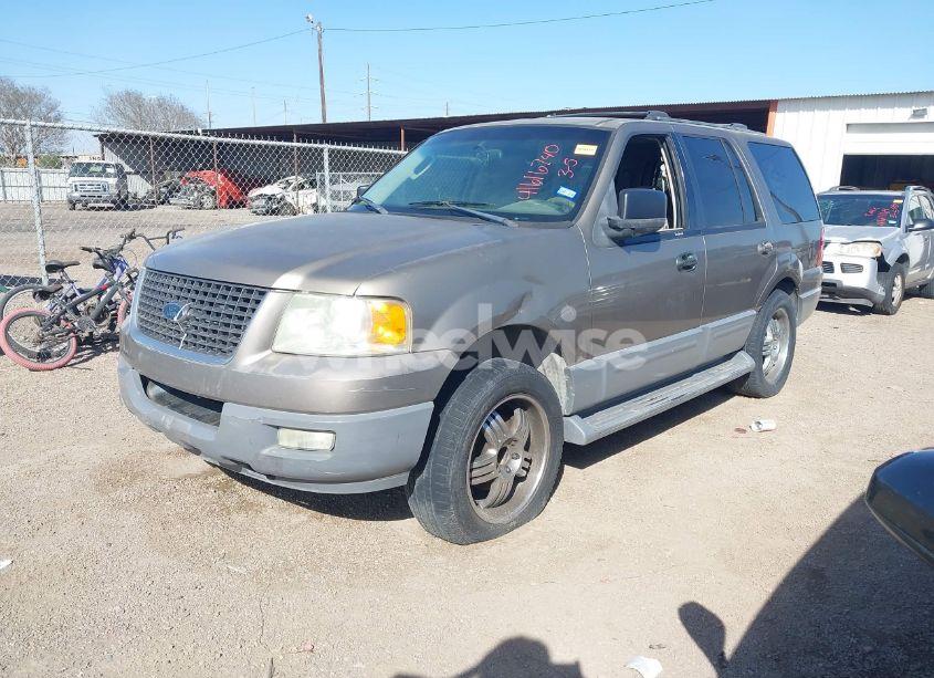 Photo 2 of 2003 Ford Expedition XLT (VIN 1FMEU15WX3LA88096)