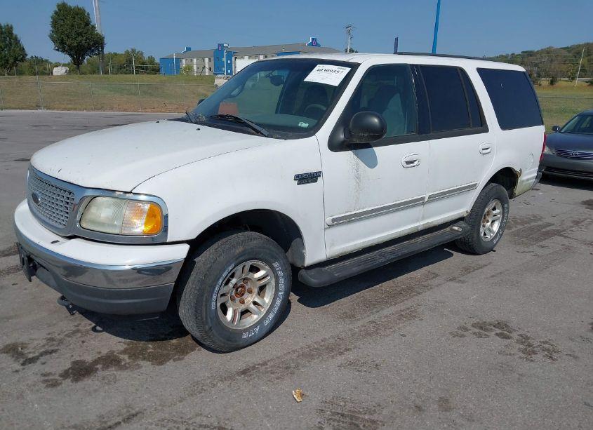 Photo 2 of 2001 Ford Expedition XLT (VIN 1FMEU16W81LB72476)