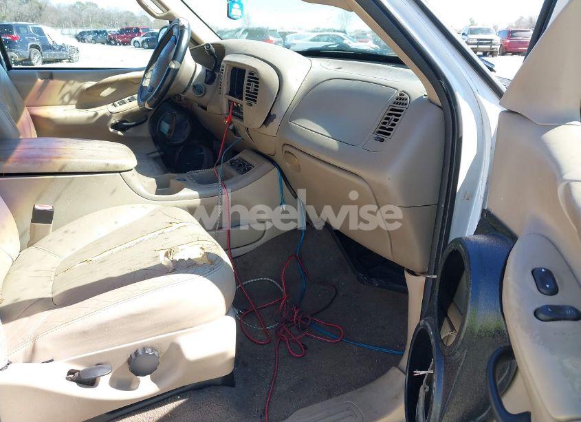 Photo 5 of 2002 Ford Expedition EDDIE BAUER (VIN 1FMEU17L42LA29739)