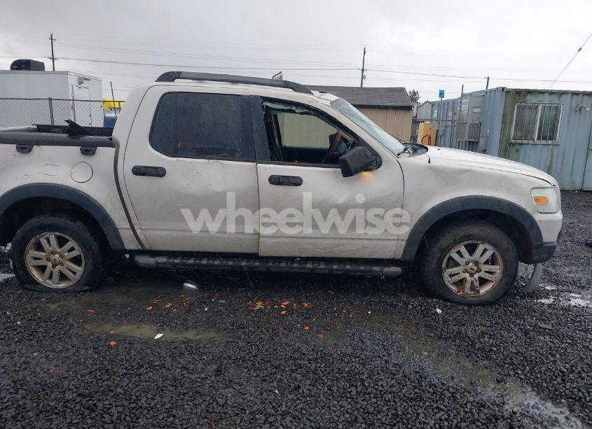 Photo 6 of 2010 Ford Explorer SPORT TRAC XLT (VIN 1FMEU5BE4AUA21360)