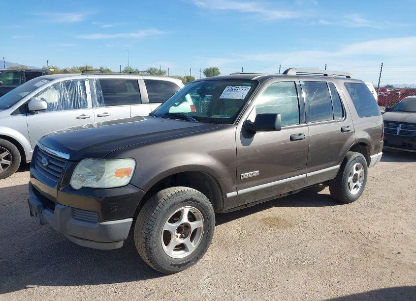 Photo 2 of 2006 Ford Explorer XLS (VIN 1FMEU62E26UA66441)