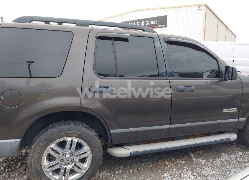 Photo 13 of 2006 Ford Explorer XLS (VIN 1FMEU62E76UA92212)