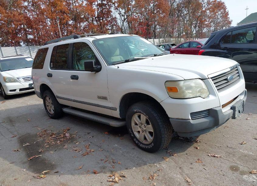 2006 Ford Explorer XLS (VIN 1FMEU62E86UA68565) main photo