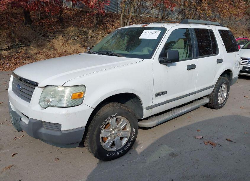 Photo 2 of 2006 Ford Explorer XLS (VIN 1FMEU62E86UA68565)
