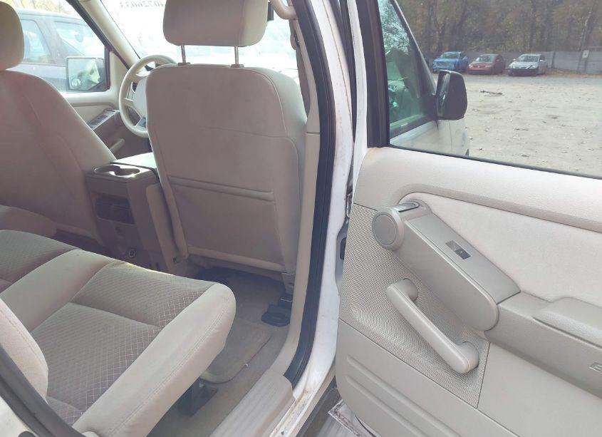 Photo 8 of 2006 Ford Explorer XLS (VIN 1FMEU62E86UA68565)