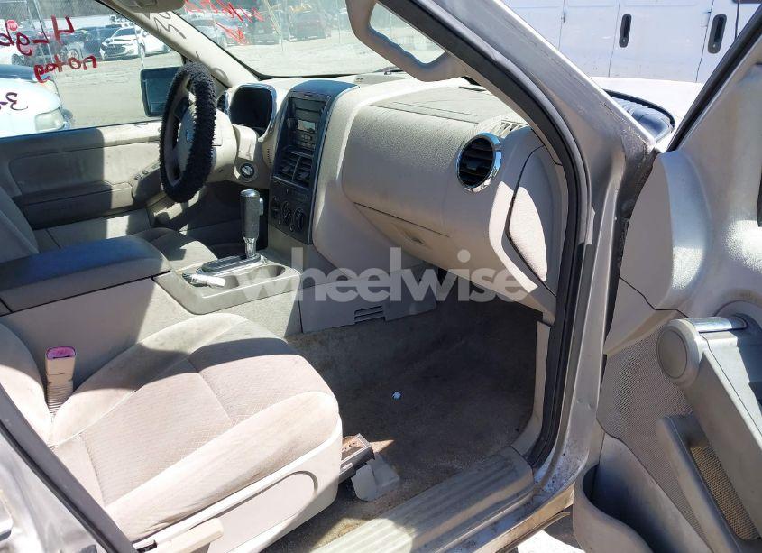Photo 5 of 2006 Ford Explorer XLS (VIN 1FMEU62EX6UA48060)