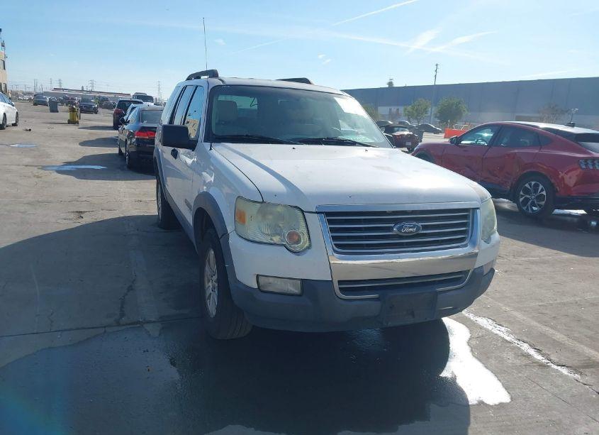 2006 Ford Explorer XLT (VIN 1FMEU63866UB58130) main photo