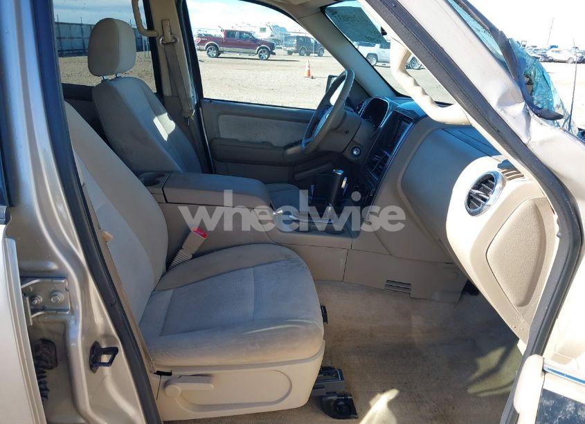 Photo 5 of 2007 Ford Explorer XLT (VIN 1FMEU638X7UA40244)