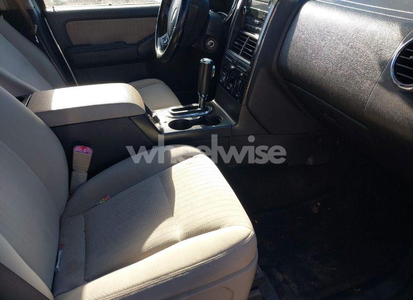 Photo 5 of 2008 Ford Explorer XLT (VIN 1FMEU63E08UA67833)