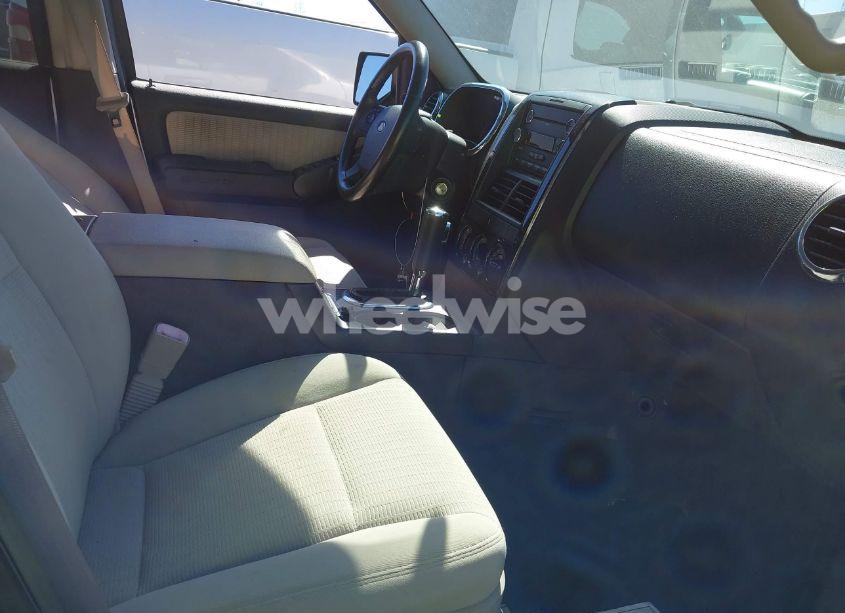 Photo 5 of 2008 Ford Explorer XLT (VIN 1FMEU63E08UA90707)