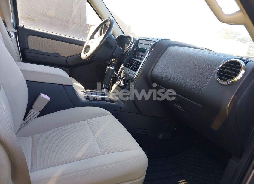 Photo 5 of 2008 Ford Explorer XLT (VIN 1FMEU63E18UA94300)