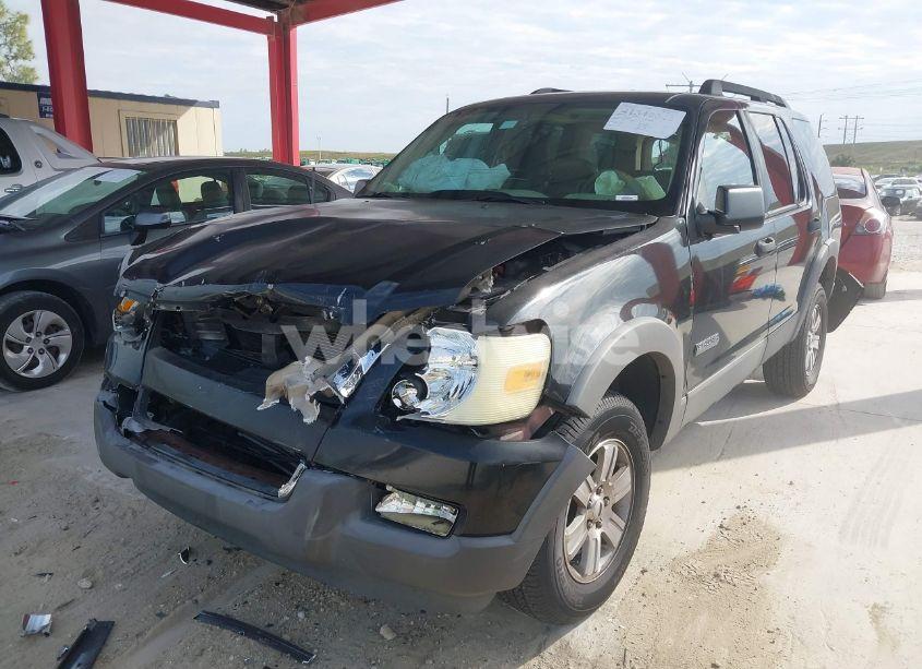 Photo 2 of 2006 Ford Explorer XLT (VIN 1FMEU63E26UB70278)
