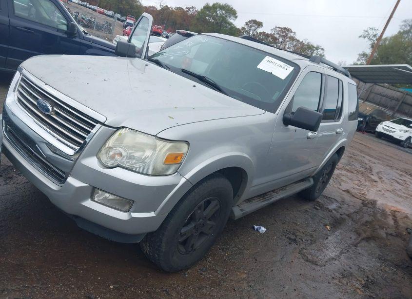 Photo 2 of 2009 Ford Explorer XLT (VIN 1FMEU63E29UA32065)