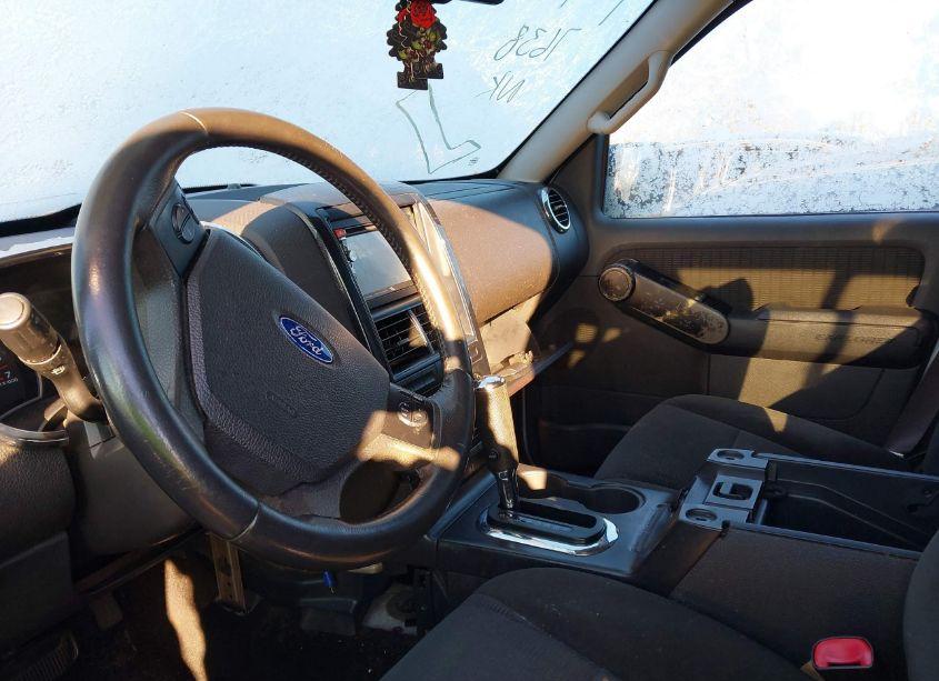 Photo 5 of 2009 Ford Explorer XLT (VIN 1FMEU63E29UA32065)