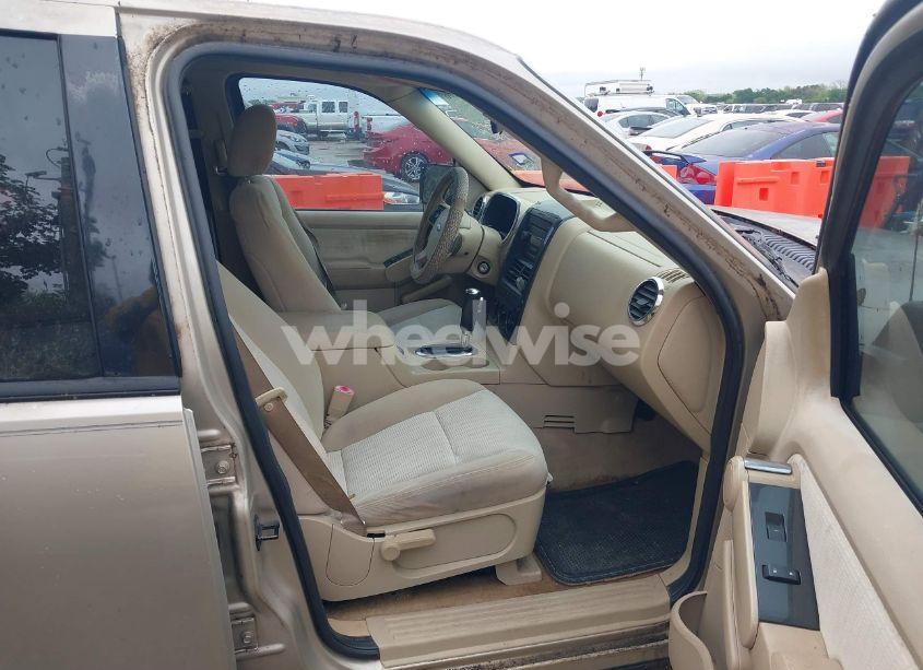 Photo 5 of 2006 Ford Explorer XLT (VIN 1FMEU63E36UA31339)