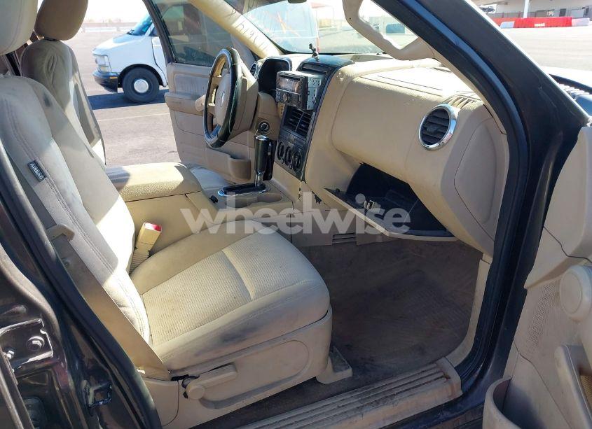 Photo 5 of 2006 Ford Explorer XLT (VIN 1FMEU63E46UA35268)