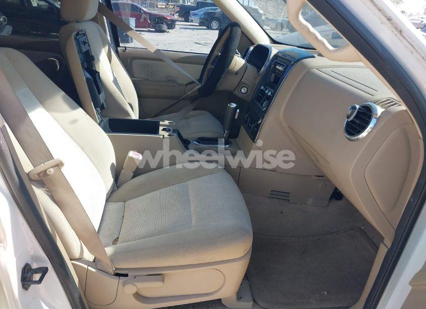 Photo 5 of 2008 Ford Explorer XLT (VIN 1FMEU63E48UA73585)