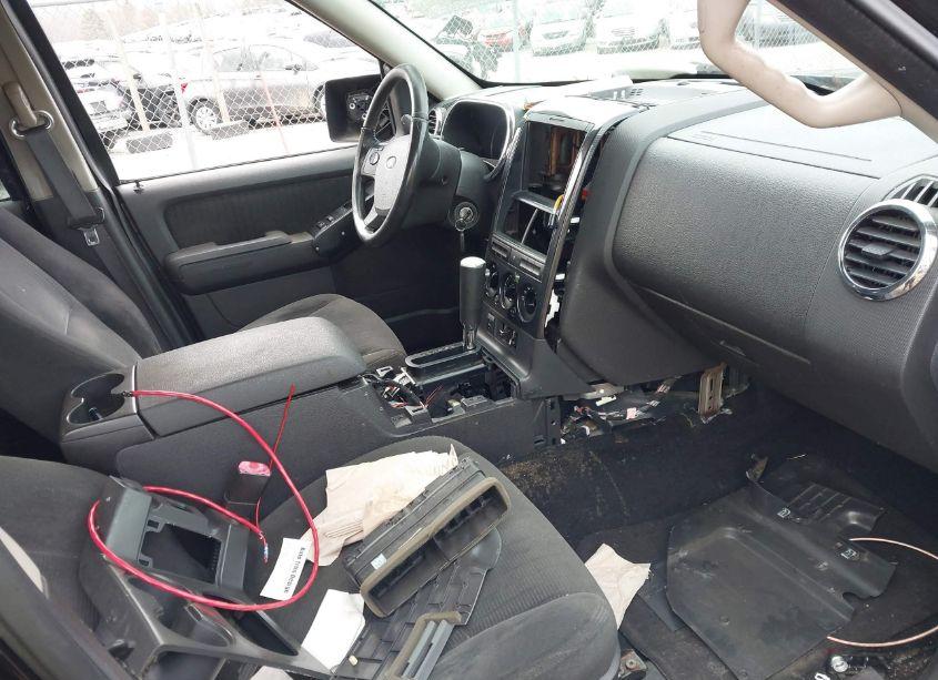 Photo 5 of 2009 Ford Explorer XLT (VIN 1FMEU63E49UA38885)