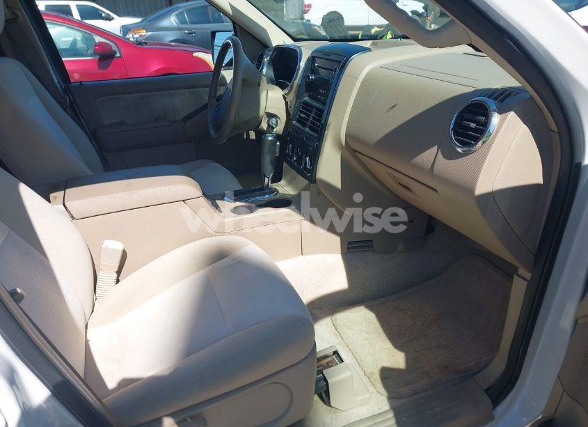 Photo 5 of 2008 Ford Explorer XLT (VIN 1FMEU63E58UA90704)